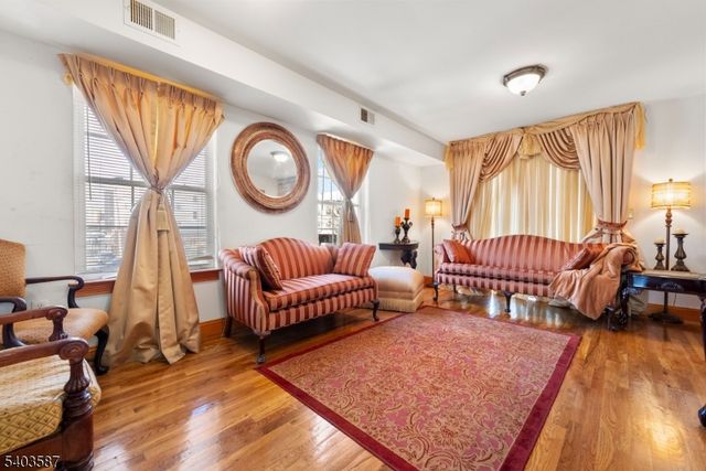 126 Amherst St, East Orange City, NJ 07018