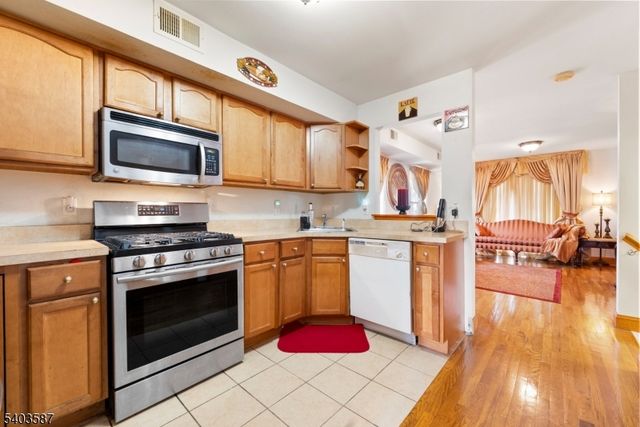 126 Amherst St, East Orange City, NJ 07018