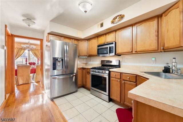 126 Amherst St, East Orange City, NJ 07018