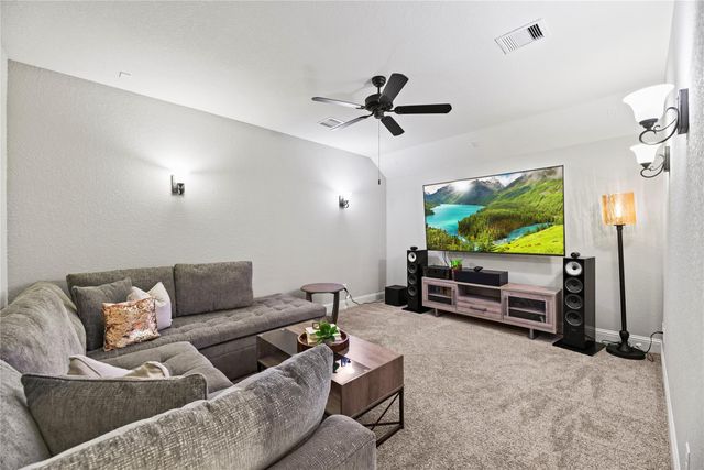 1002 Pleasant Pines Lane, Pinehurst, TX 77362
