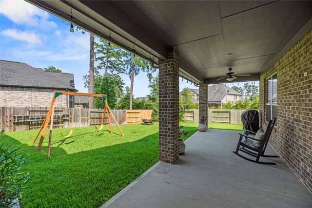 1002 Pleasant Pines Lane, Pinehurst, TX 77362
