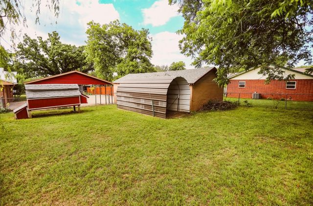 405 W Neely Avenue, Comanche, TX 76442