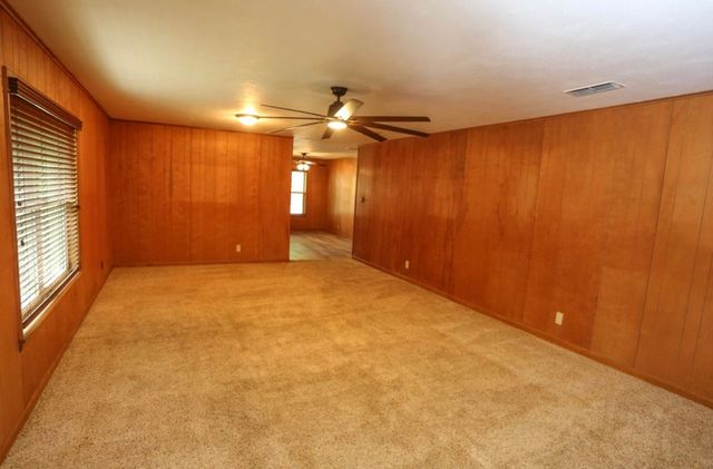 405 W Neely Avenue, Comanche, TX 76442