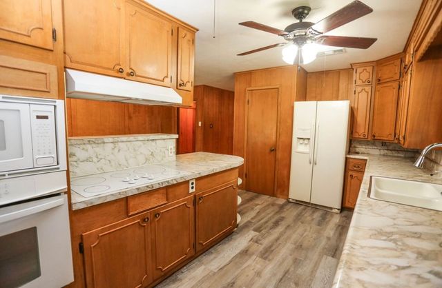 405 W Neely Avenue, Comanche, TX 76442