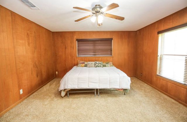 405 W Neely Avenue, Comanche, TX 76442