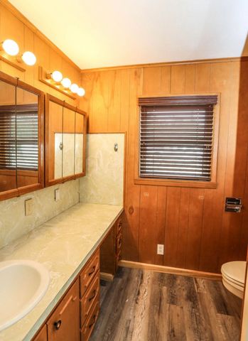 405 W Neely Avenue, Comanche, TX 76442