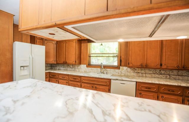 405 W Neely Avenue, Comanche, TX 76442