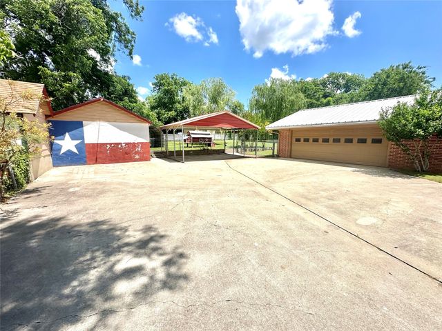 405 W Neely Avenue, Comanche, TX 76442
