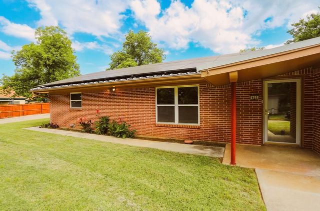 405 W Neely Avenue, Comanche, TX 76442
