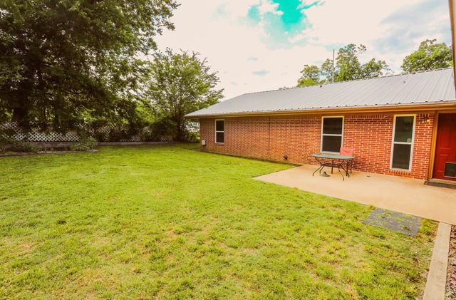 405 W Neely Avenue, Comanche, TX 76442