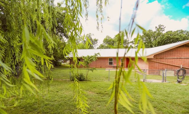 405 W Neely Avenue, Comanche, TX 76442