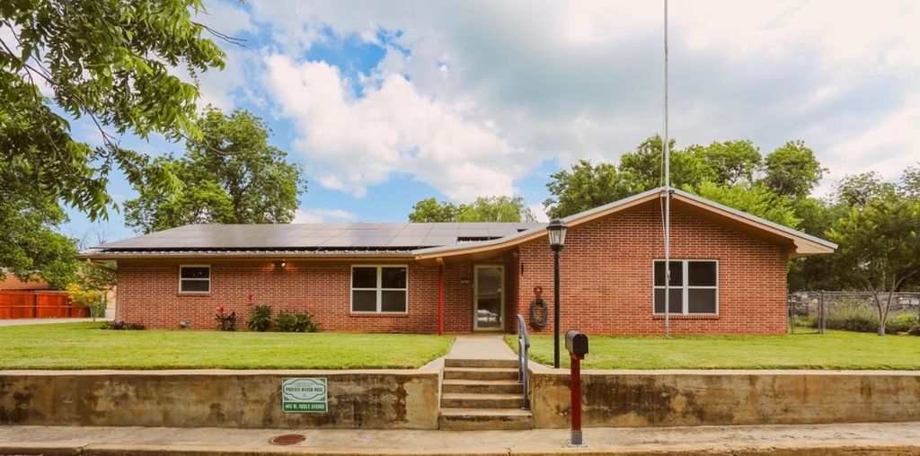 405 W Neely Avenue, Comanche, TX 76442