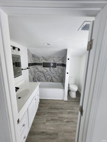 1324 E Illinois Street, Evansville, IN 47711