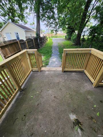 1324 E Illinois Street, Evansville, IN 47711