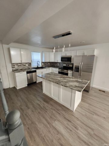 1324 E Illinois Street, Evansville, IN 47711