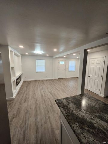 1324 E Illinois Street, Evansville, IN 47711