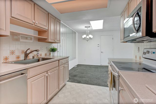 8608 Onyx Drive SW #E, Lakewood, WA 98498