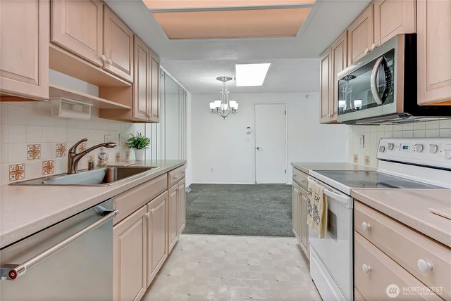 8608 Onyx Drive SW #E, Lakewood, WA 98498