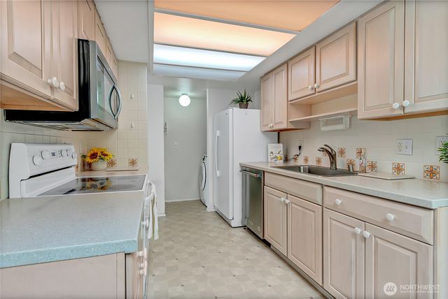 8608 Onyx Drive SW #E, Lakewood, WA 98498