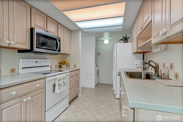 8608 Onyx Drive SW #E, Lakewood, WA 98498