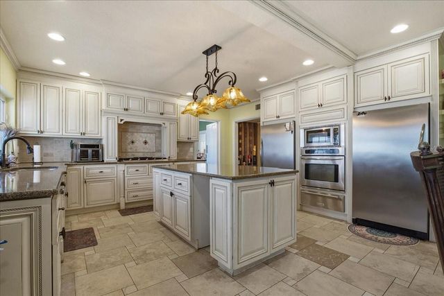 208 N SPRING BOULEVARD, Tarpon Springs, FL 34689