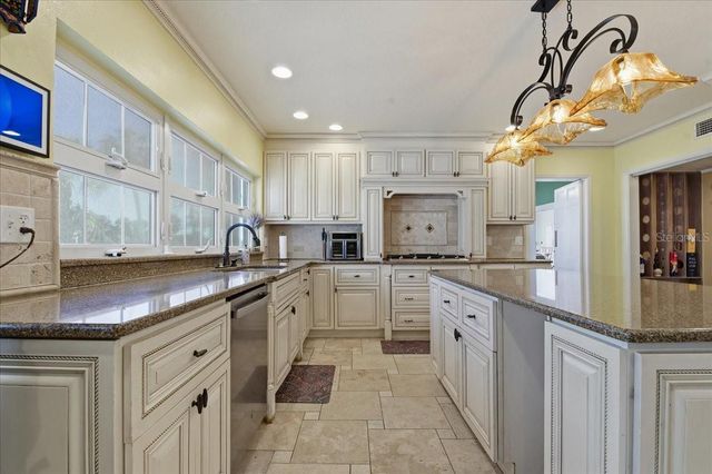 208 N SPRING BOULEVARD, Tarpon Springs, FL 34689