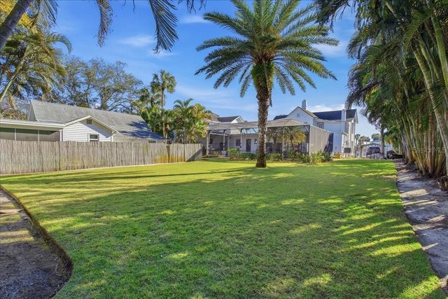 208 N SPRING BOULEVARD, Tarpon Springs, FL 34689