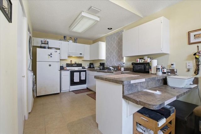 208 N SPRING BOULEVARD, Tarpon Springs, FL 34689