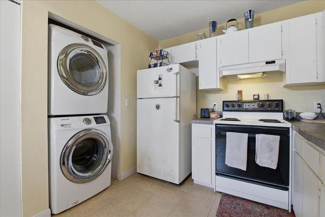 208 N SPRING BOULEVARD, Tarpon Springs, FL 34689