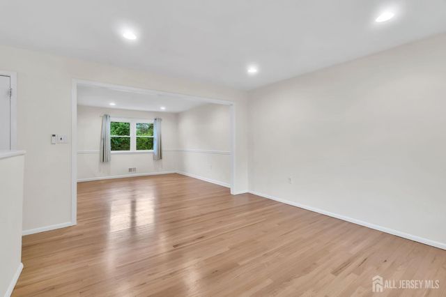 6 Fox Chase Run, Hillsborough, NJ 08844