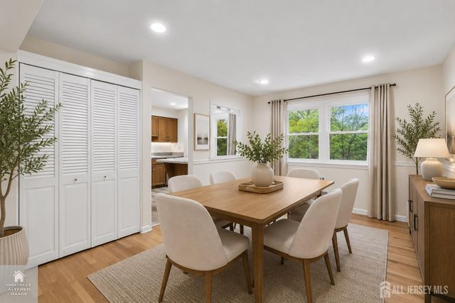 6 Fox Chase Run, Hillsborough, NJ 08844