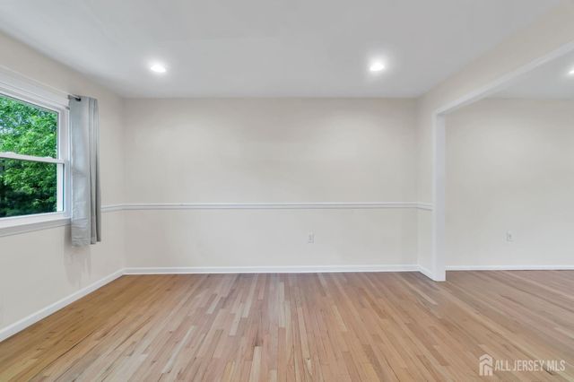 6 Fox Chase Run, Hillsborough, NJ 08844