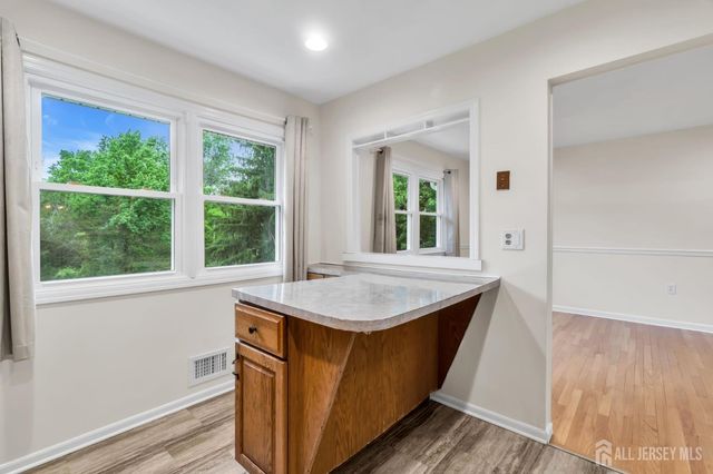 6 Fox Chase Run, Hillsborough, NJ 08844