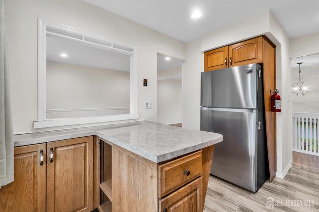 6 Fox Chase Run, Hillsborough, NJ 08844