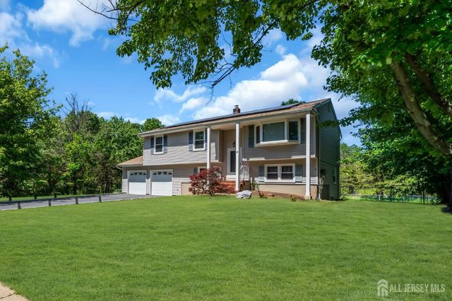 6 Fox Chase Run, Hillsborough, NJ 08844
