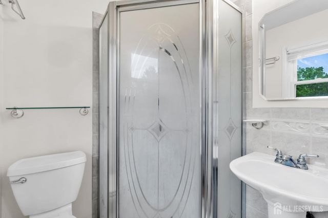 6 Fox Chase Run, Hillsborough, NJ 08844