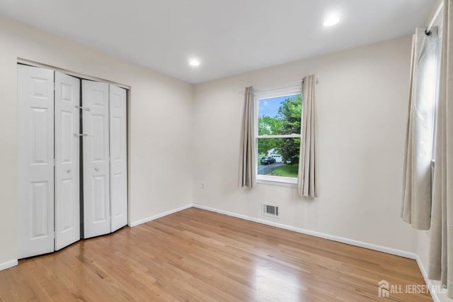 6 Fox Chase Run, Hillsborough, NJ 08844
