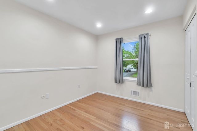 6 Fox Chase Run, Hillsborough, NJ 08844