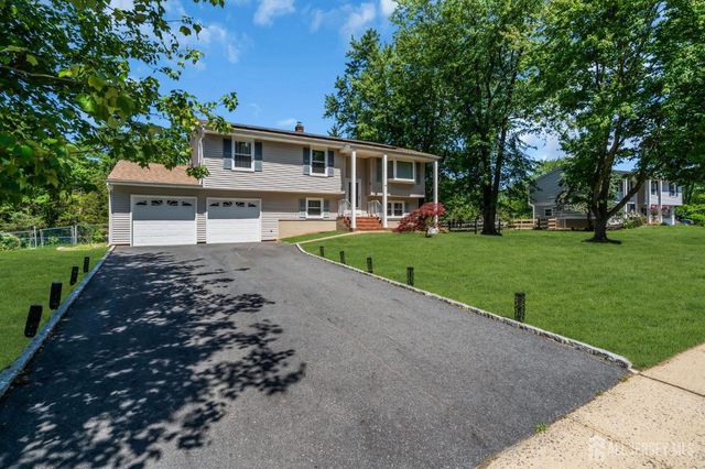 6 Fox Chase Run, Hillsborough, NJ 08844