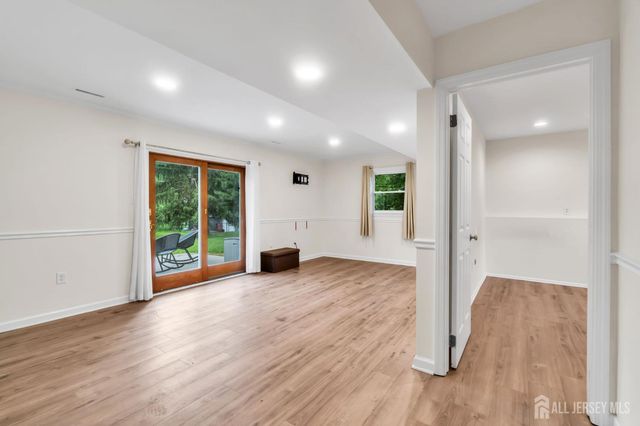 6 Fox Chase Run, Hillsborough, NJ 08844