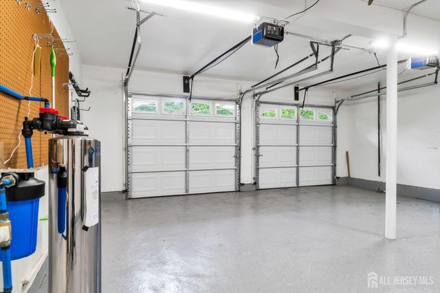 6 Fox Chase Run, Hillsborough, NJ 08844