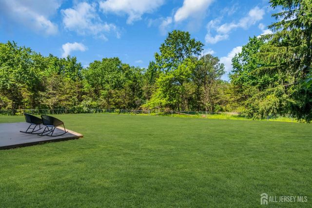 6 Fox Chase Run, Hillsborough, NJ 08844