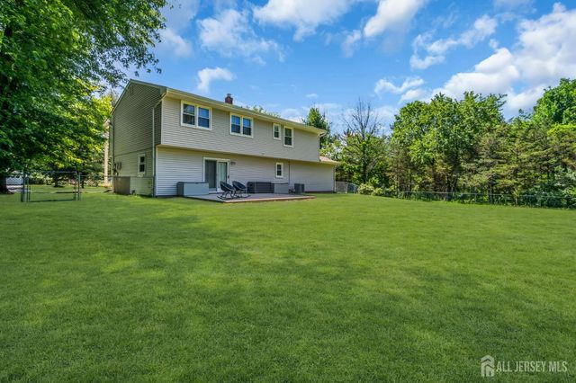 6 Fox Chase Run, Hillsborough, NJ 08844
