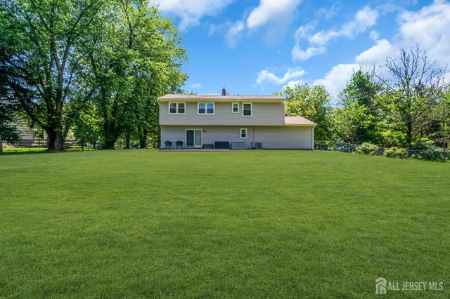 6 Fox Chase Run, Hillsborough, NJ 08844