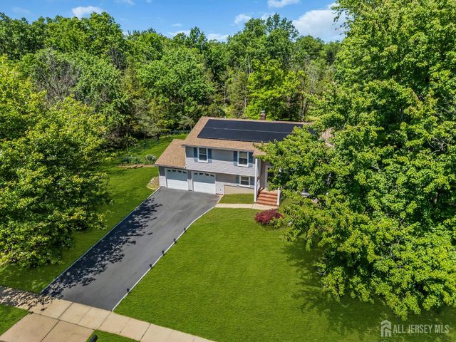 6 Fox Chase Run, Hillsborough, NJ 08844