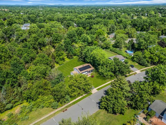 6 Fox Chase Run, Hillsborough, NJ 08844