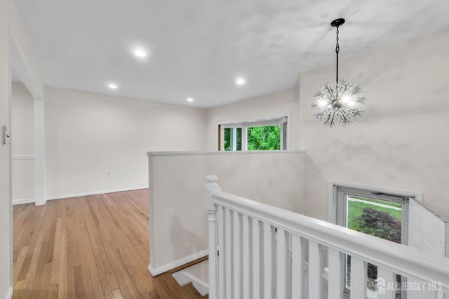 6 Fox Chase Run, Hillsborough, NJ 08844