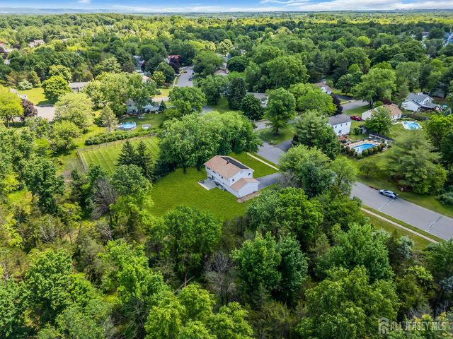 6 Fox Chase Run, Hillsborough, NJ 08844