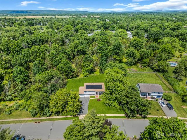 6 Fox Chase Run, Hillsborough, NJ 08844