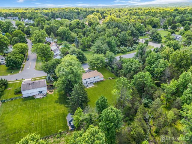 6 Fox Chase Run, Hillsborough, NJ 08844